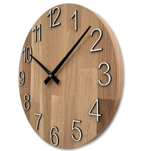 Wanduhr aus Holz mit sichtbarer Materialstruktur und glatter Oberfläche. 2