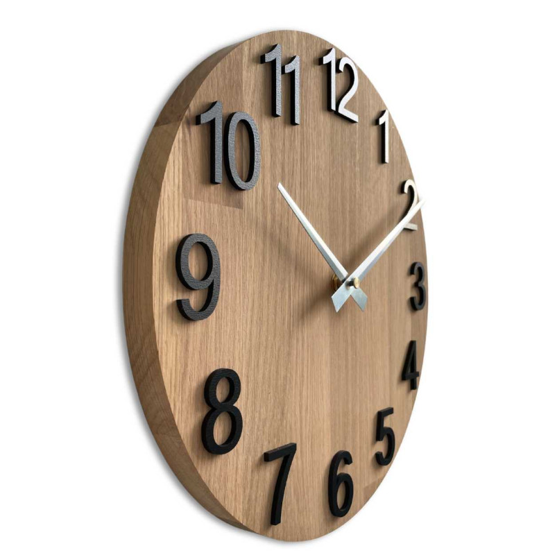 Minimalistische runde Uhr mit Zahlen und Zeigern