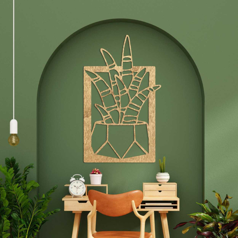 Wanduhr aus Holz mit rundem Zifferblatt und schwarzen Zeigern.