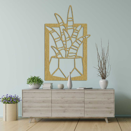 Wanduhr aus Holz mit dunklen Zeigern und klarem Zifferblatt.