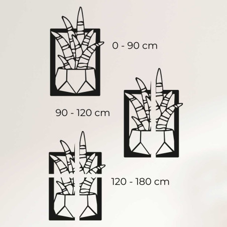 Minimalistische Wanduhr mit Holzsockel und kontrastierenden Zeigern.