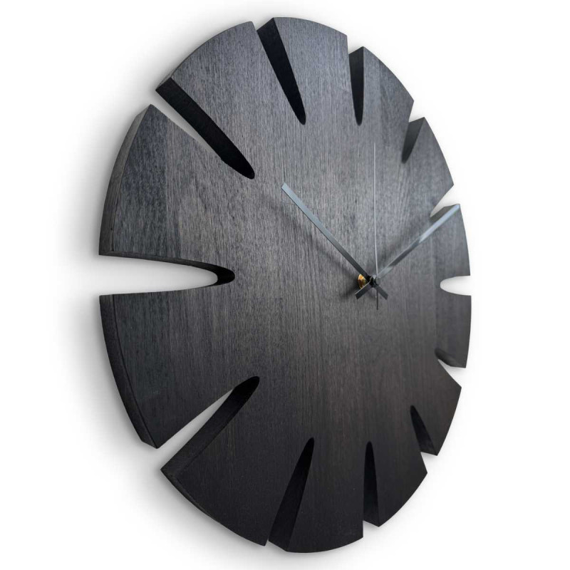 Preiswerte, aber elegante Wanduhr aus Holz, geeignet für das Wohnzimmer oder das Büro.