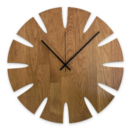 Universelle Wanduhr aus Holz mit klaren Linien und zeitlosem Design.