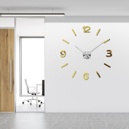 Stilvolle Uhr aus Plexiglas, leise und einfach in jedem Raum zu installieren.