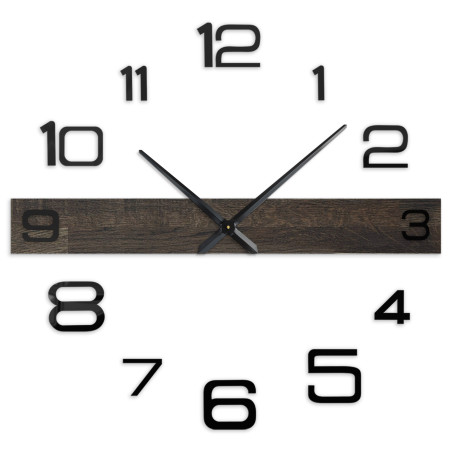 Moderne Wanduhr aus geschnitztem Holz mit schlichtem und zeitlosem Look.