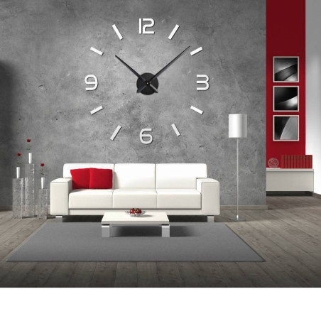 Moderne, große, rahmenlose Wanduhr mit silbernen Ziffern und Zeigern