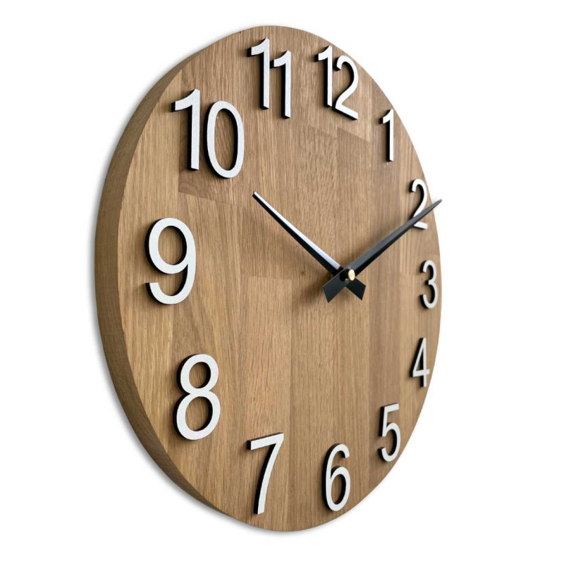 Wanduhr aus Holz – praktische Dekoration mit Stil