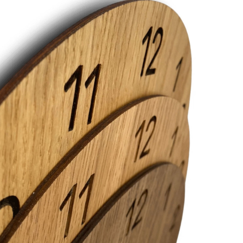 Dekorative Wanduhr aus Holz