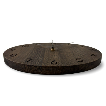 Minimalistische Holzuhren sind eine einzigartige Wanddekoration, die Liebhaber des natürlichen Stils ansprechen wird.