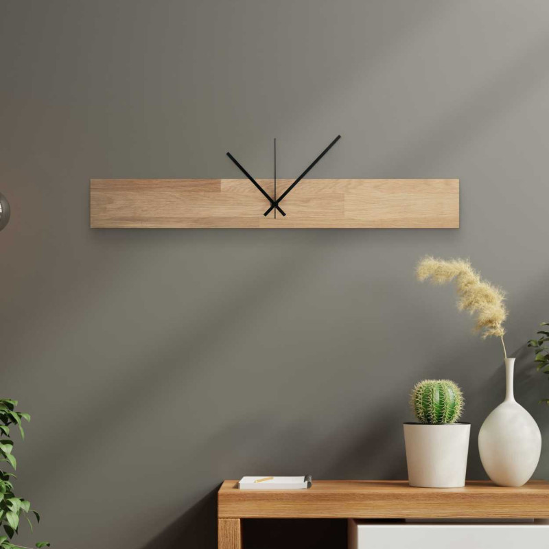 Moderne Massivholzuhr mit minimalistischem Design