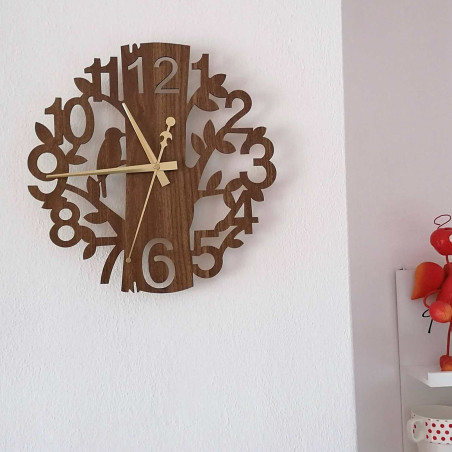 Wanduhr aus Holz, Lebensbaum mit Vogel | HELFERN