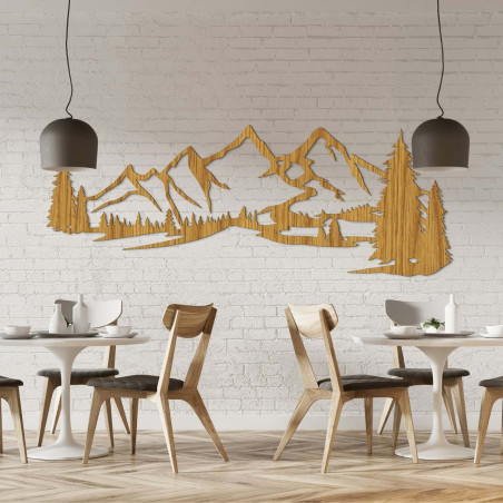 Minimalistisches Holzgemälde mit einer Bergkette und einem Nadelwald