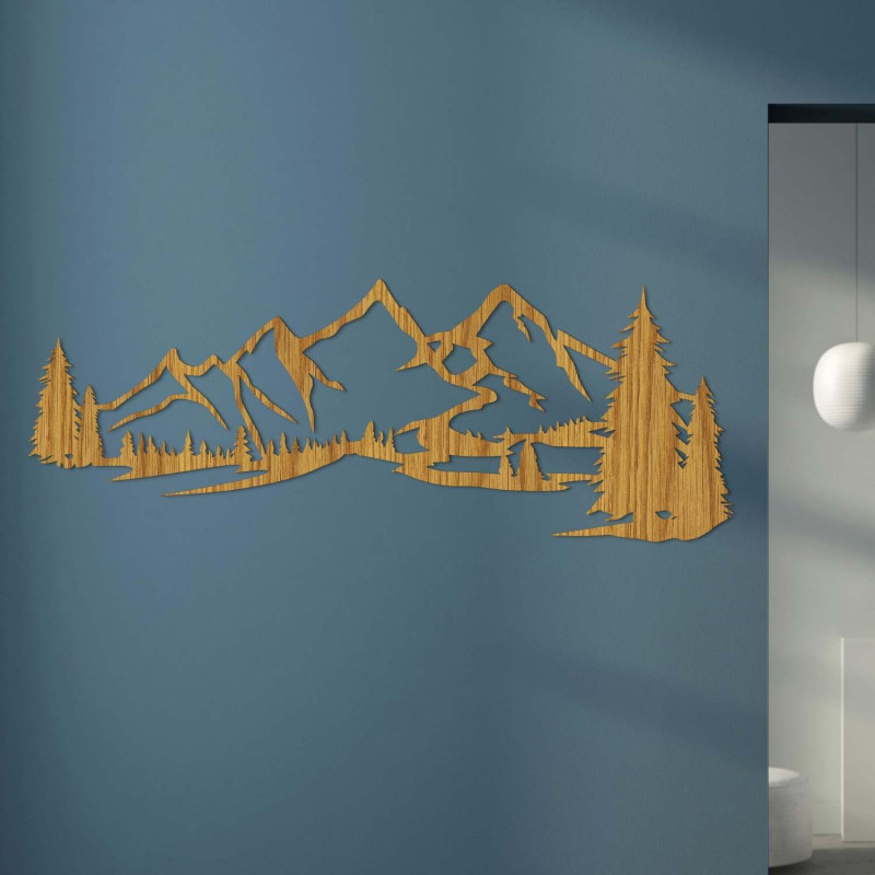 Minimalistisches Holzgemälde mit einer Bergkette und einem Nadelwald