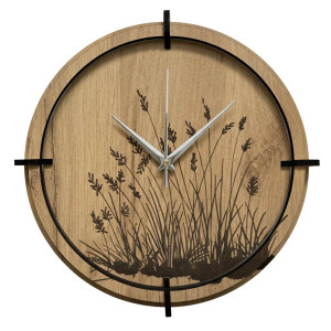 Wanduhr aus Holz mit Wiesenmotiv
