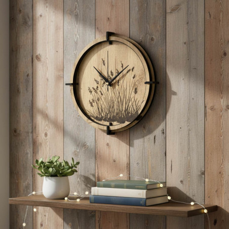 Wanduhr mit einem zarten Pflanzenmotiv