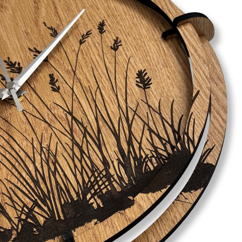 Wanduhr aus Holz, Wiesengras, Eiche
