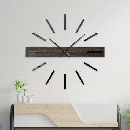 Minimalistische Uhr aus Eichenholz – eine originelle Ergänzung für jedes Interieur.