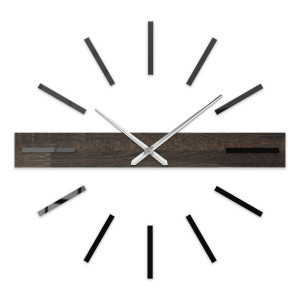 Wanduhr aus Holz – minimalistisches Design und einzigartige Eichenholzmaserung.