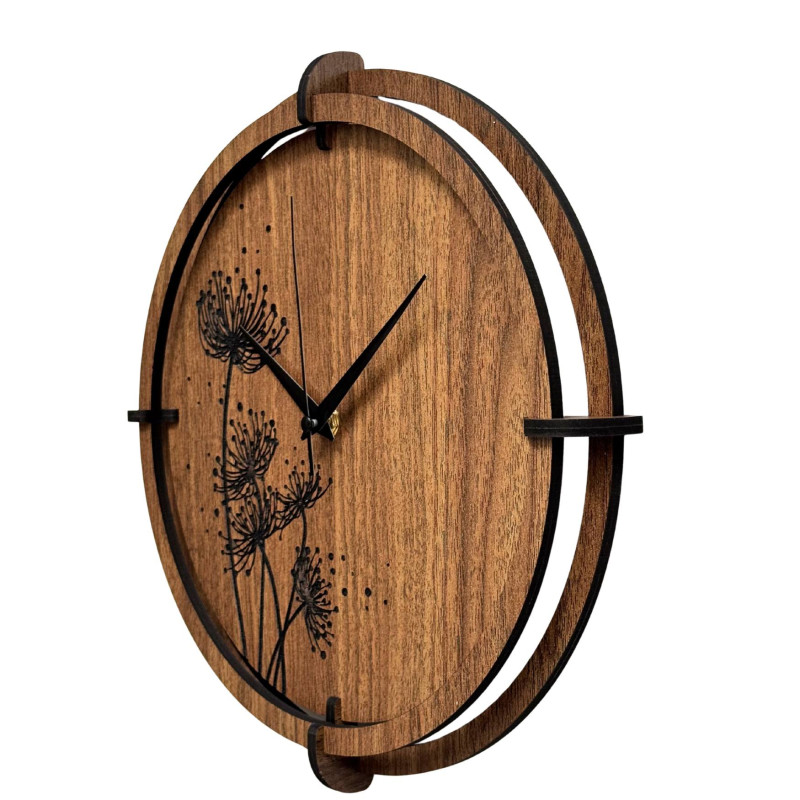 Moderne Wanduhr aus dunklem Holz für den Innenbereich.
