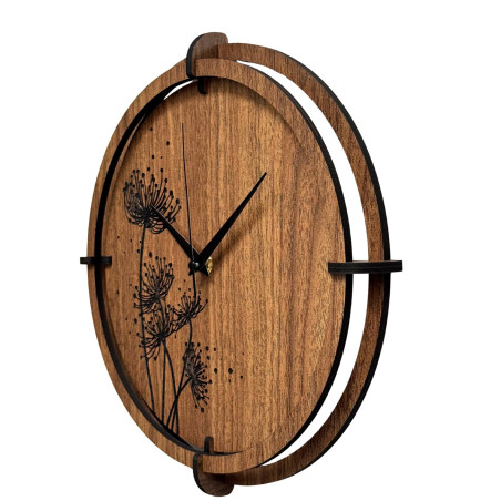 Moderne Wanduhr aus dunklem Holz für den Innenbereich.