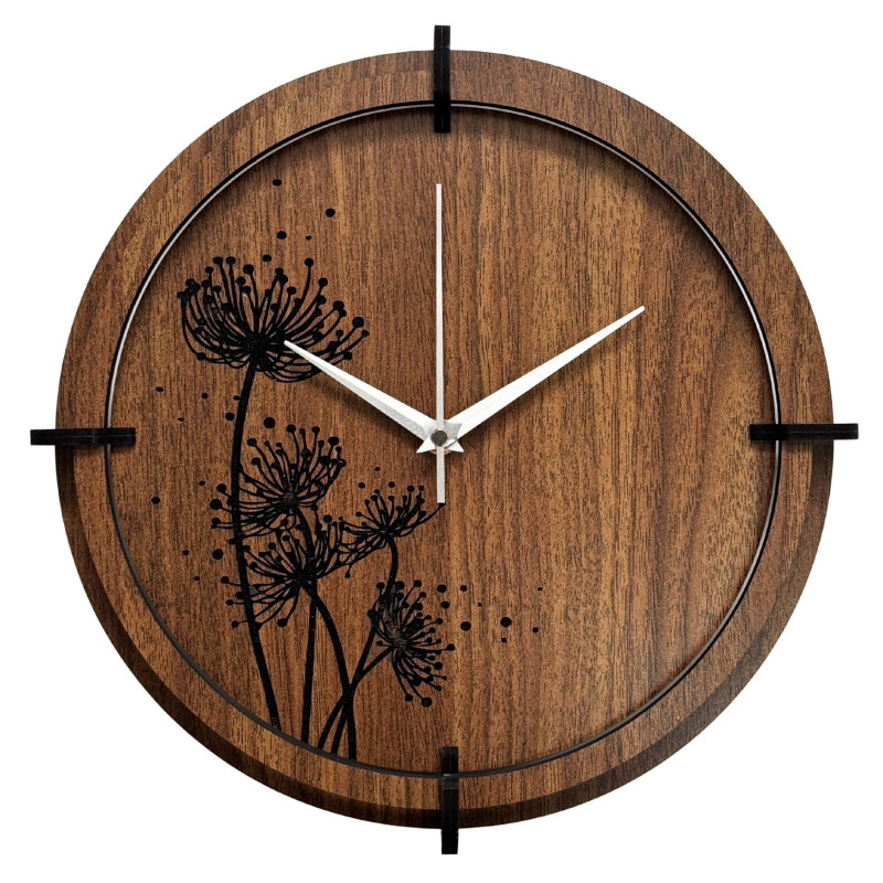 Moderne Wanduhr aus dunklem Holz für den Innenbereich.
