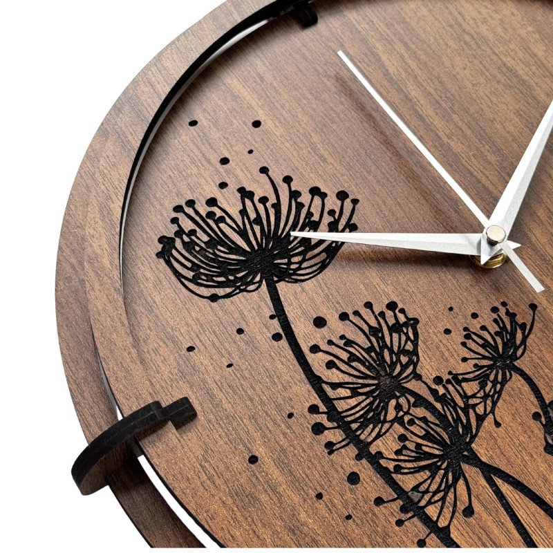 Minimalistisches Design und die Schönheit von dunklem Holz in Ihrem Zuhause.