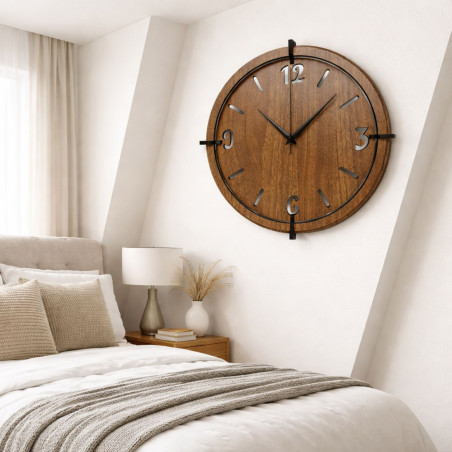 Elegante Wanduhr aus Walnussholz mit markanten Ziffern für ein modernes Interieur