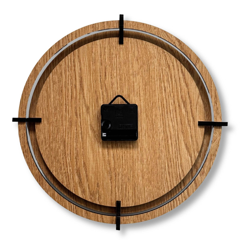 Stilvolle Eichenholzuhr – minimalistisches Design und kontrastierende schwarze Details