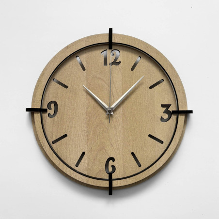 Moderne Wanduhr aus Holz mit 3D-Kunststoffziffern und einem markanten Rahmen in natürlichem Dekor.