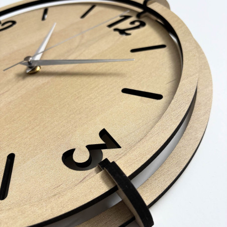 Designeruhr aus HDF-Platte mit geschichtetem Zifferblatt und minimalistischem Stil für das Wohnzimmer.