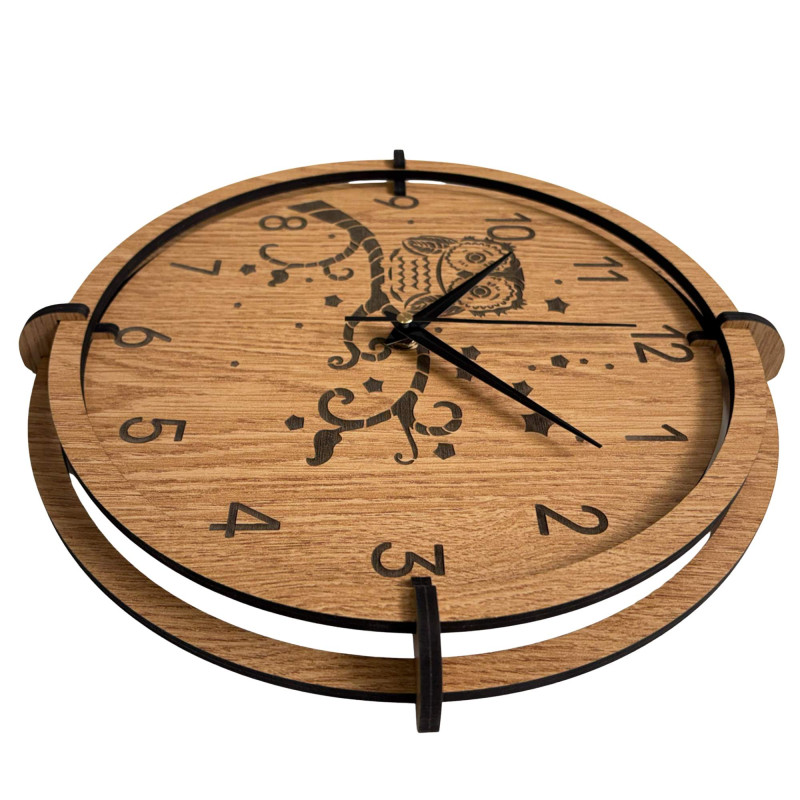 Dekorative Uhr mit Eule – ein einzigartiges Design für das Wohnzimmer