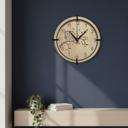 Geräuschlose Eulenuhr aus Ahornholz – die perfekte Ergänzung für Kinderzimmer und Spielzimmer.