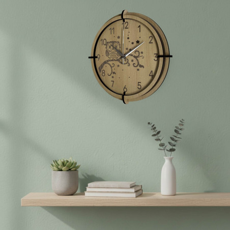 Geräuschlose Eulenuhr aus Ahornholz – die perfekte Ergänzung für Kinderzimmer und Spielzimmer.