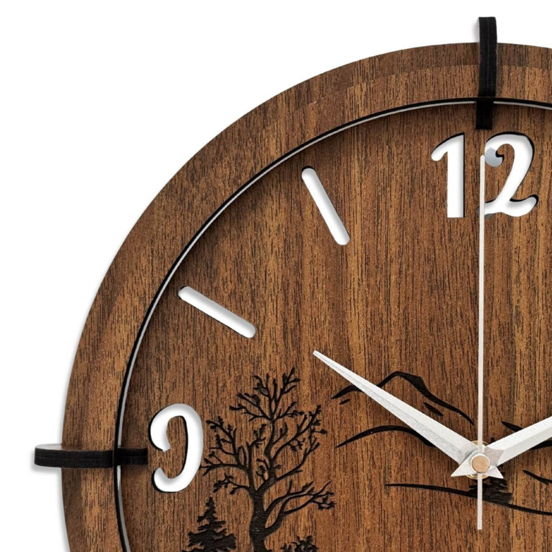 Wanduhr aus Holz mit Naturmotiv | Wenge-Walnuss