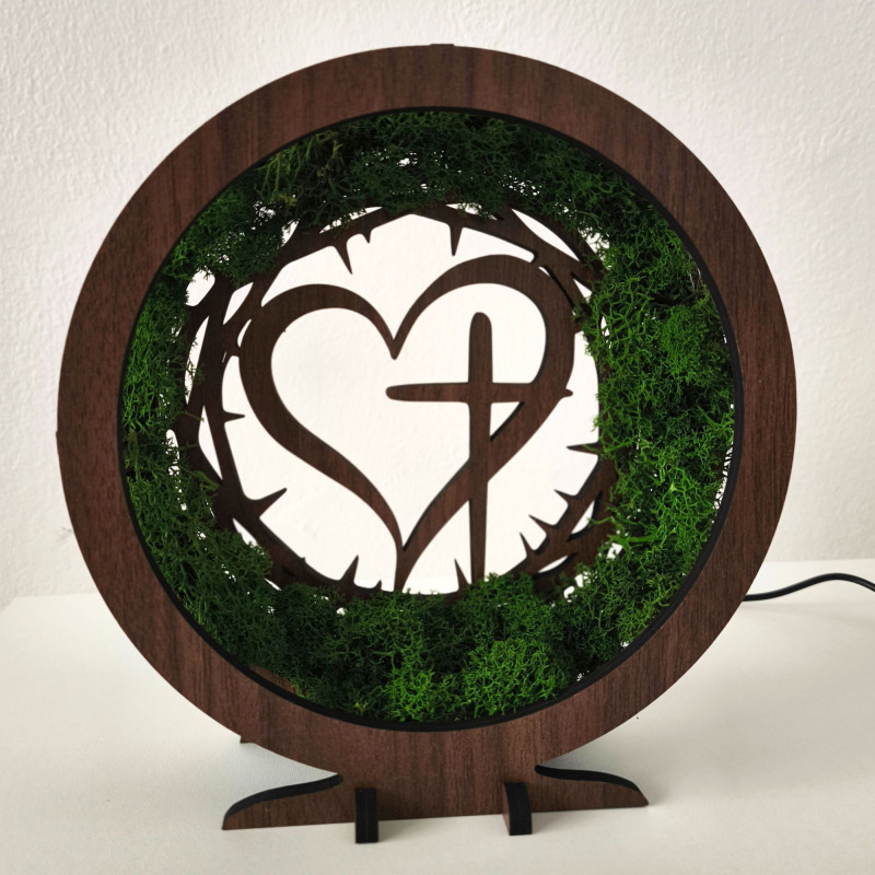 Suchen Sie ein einzigartiges Geschenk? Eine LED-Lampe mit Moos und einem christlichen Symbol ist die perfekte Wahl.