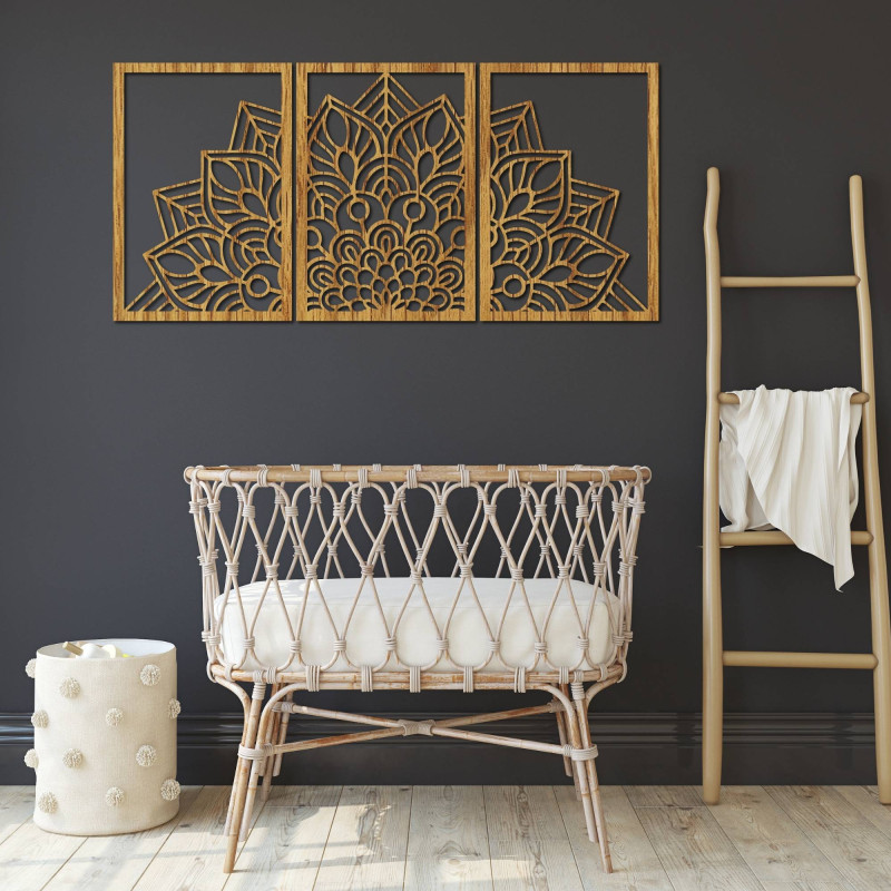 Harmonische schwarze Mandala- und Holzuhr. Eine perfekte Ergänzung für jeden Raum.