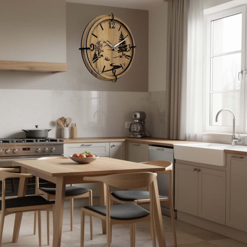 Moderne Wanduhr mit Wald- und Berglandschaftsmotiv