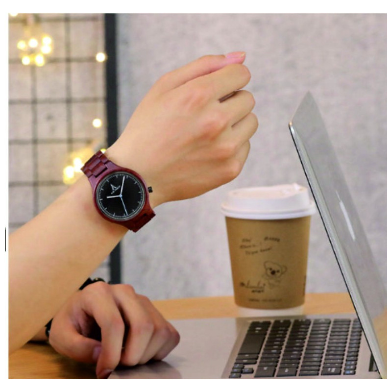 READER Armbanduhr aus Holz. Meine Damen und Herren.