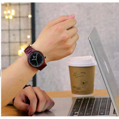 READER Armbanduhr aus Holz. Meine Damen und Herren.