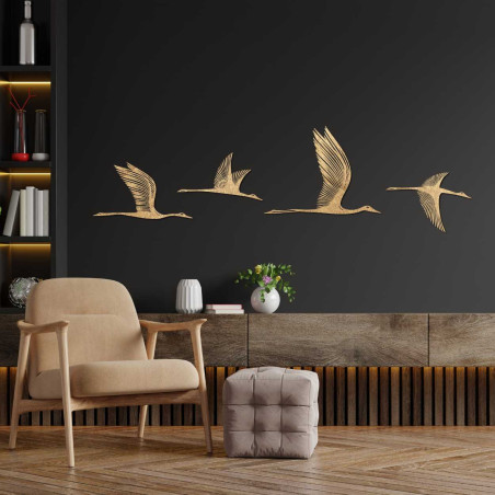 Moderne Holzvögel an der Wand für ein elegantes Interieur