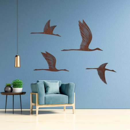 Moderne Holzvögel an der Wand für ein elegantes Interieur