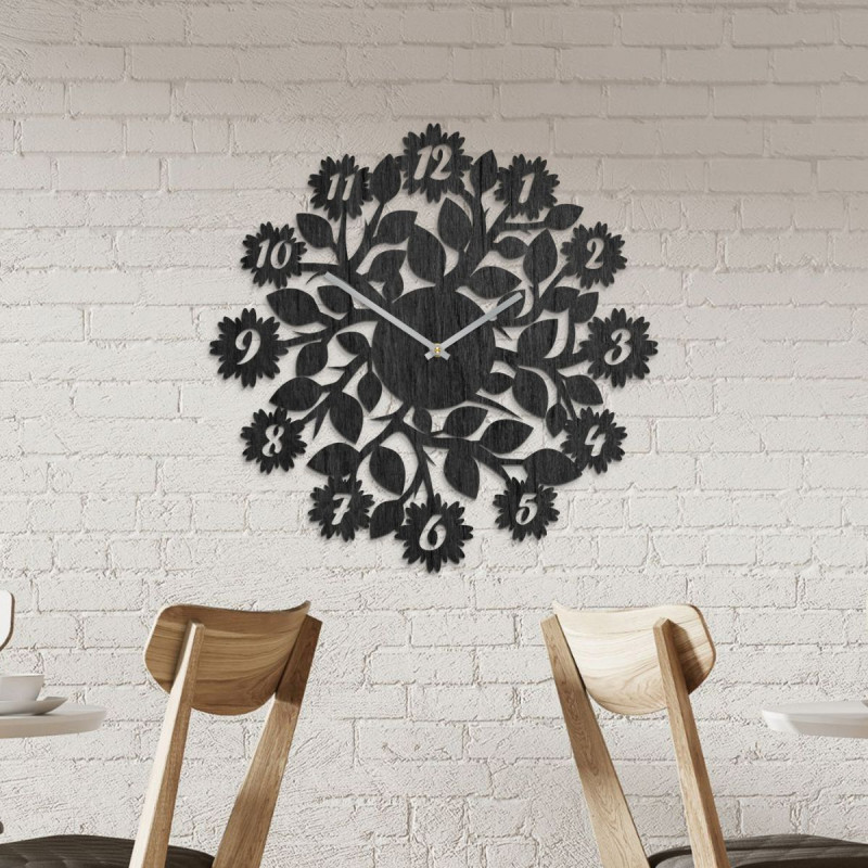 Elegante Holzuhr mit geräuschlosem Betrieb und einem zarten Blumenmotiv.