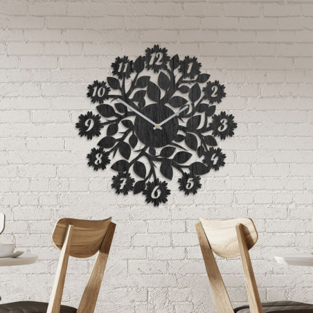 Elegante Holzuhr mit geräuschlosem Betrieb und einem zarten Blumenmotiv.