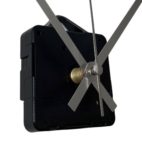 Selbstgemachte silberne Uhrzeiger zum Gestalten Ihrer eigenen Designer-Wanduhr.