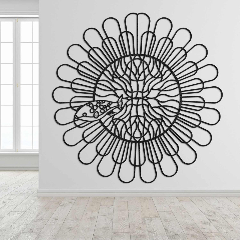 Aus schwarzem HDF-Plattenmaterial gefertigtes, dreidimensionales Mandala eines vierzähnigen Fisches.