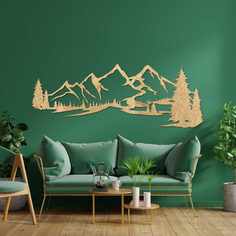 Schwarzes Panoramabild von Bergen und Wald über einem grauen Sessel im Wohnzimmer.