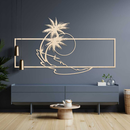 Die Holzdekoration mit Palmen- und Strandmotiven wirkt minimalistisch, verleiht dem Interieur aber gleichzeitig einen Hauch von 