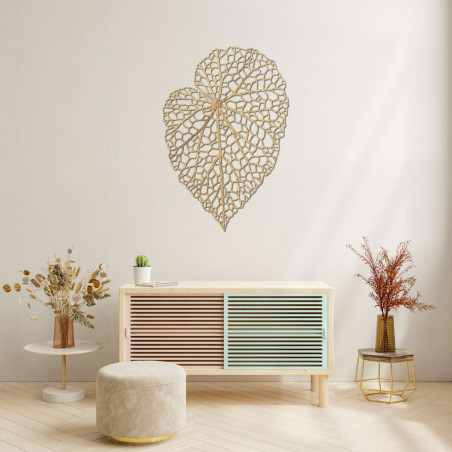 Elegante Wanddekoration aus Holz mit Blattmotiv und natürlichem Design