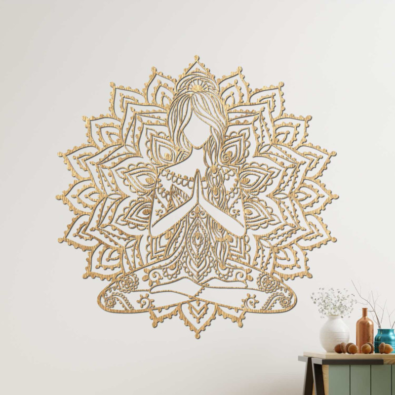Modernes Holzbild einer Yoga-Frau in einem Mandala - elegante Wanddekoration für einen stilvollen und ruhigen Raum.