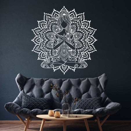 Designer-Mandala aus Holz mit Yoga-Motiv – 3D-Wanddekoration für das Wohnzimmer mit harmonischer Wirkung.